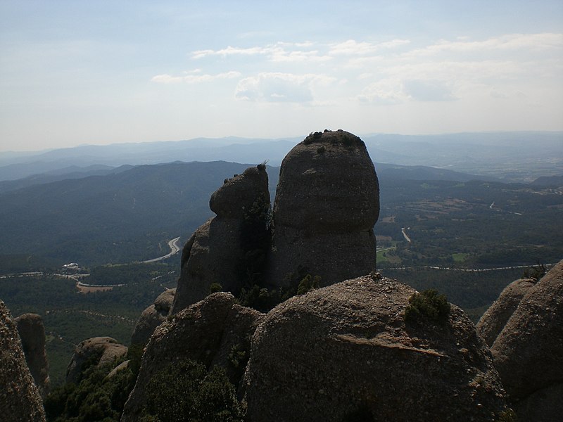 File:Savines, Montserrat (abril 2011) - panoramio.jpg