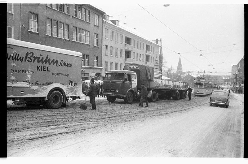 File:Schnee und Glatteis im April (Kiel 37.912).jpg