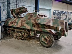 Sd.Kfz.4, Opel Blitz 2 tonluk Maultier şasisi üzerine zırhlı gövde ve 150mm Nebelwerfer ÇNRA ile donatılmış bir araçtır.