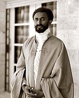 Haile Selassie, el negus de Etiopía, fue destronado por la invasión de la Italia fascista (1936), en lo que fue la última anexión colonialista europea en África y el primer gran fracaso de la Sociedad de Naciones.