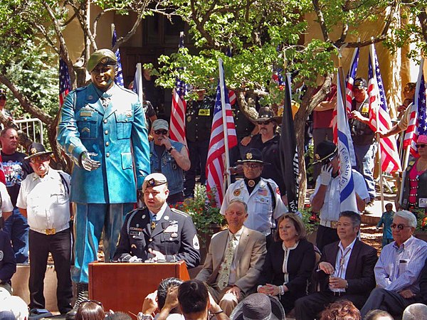 Petry – seated to his left, Santa Fe mayor David Coss, New Mexico Governor Susana Martinez, and sculptor and governor of Pojoaque Pueblo, George River