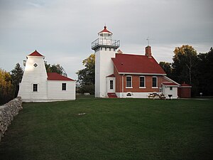 Sherwood Point Lighthouse қыркүйек 2010. JPG