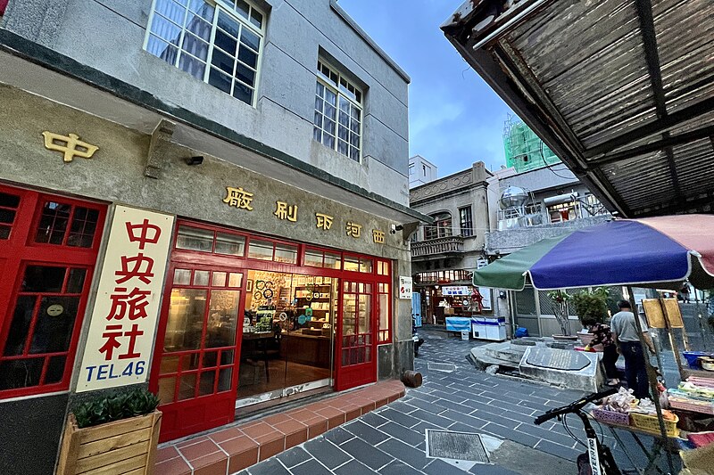 File:Snapshot, Zhongyang Street, Penghu, Taiwan, 隨拍, 中央街, 中央老街, 大井街, 澎湖, 台灣 (cropped).jpg