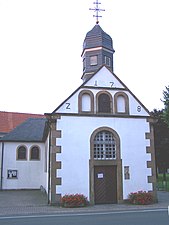 St.-Anna-bedevaartkapel, Breischen, aan de zuidkant van Hopsten; bedevaart jaarlijks gedurende een week in augustus