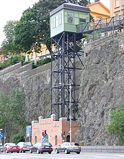 Hissen omkring 1910 och hundra år senare.