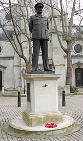 Statue of Harris outside St. Clement Danes Statue of Sir Arthur Harris outside St Clement Danes.jpg
