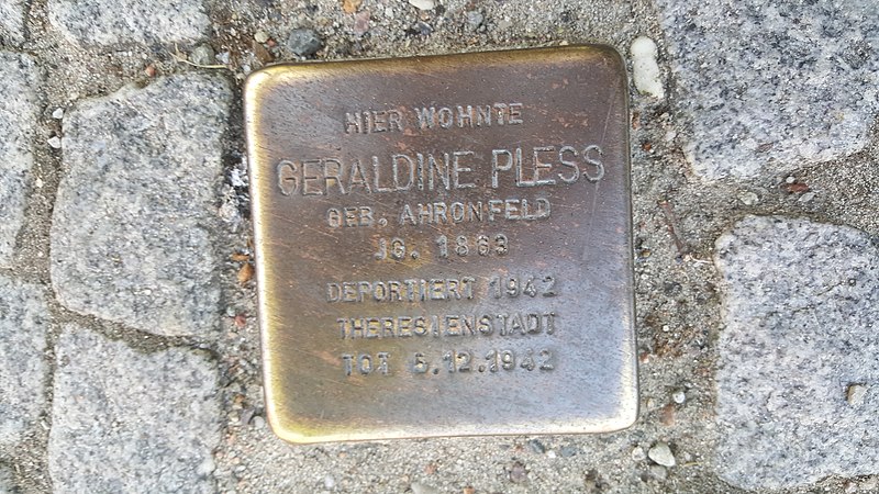 File:Stolperstein Geraldine Pless.jpg