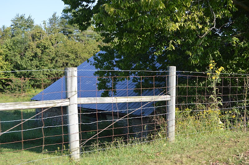 File:Stone Barn on Lee's Creek.jpg