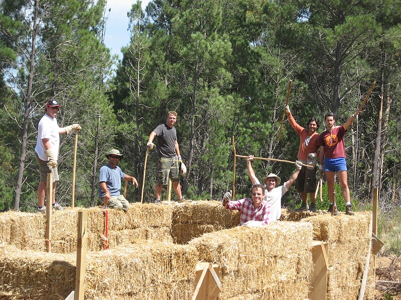 File:Straw bale house06.jpg