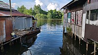 Banjar: Sungai Saka Pelangi nang maalir matan kacamatan Banjarmasin Utara, Kuta Banjarmasin. Sungai ngini muharanya ka Sungai Alalak. Sungai ini baisi panjang 872,534 mitir wan libar 25 mitir. Bahasa Indonesia: Sungai Saka Pelangi yang mengalir di kecamatan Banjarmasin Utara, Kota Banjarmasin, Kalimantan Selatan. Sungai ini bermuara ke Sungai Alalak. Sungai ini memiliki panjang 872,534 meter dan lebar 25 meter. English: The Saka Pelangi river flows in North Banjarmasin subdistrict, Banjarmasin City, South Kalimantan. This river flows into the River Alalak. This river has a length of 872.534 meters and a width of 25 meters.