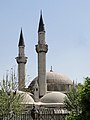 Çitin dışından görünen minareler