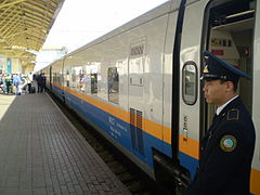 Состав Тальго-Тулпар на перроне вокзала.