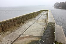 Überlauf der Hochwasserentlastung