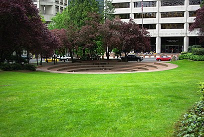 How to get to Terry D. Schrunk Plaza with public transit - About the place