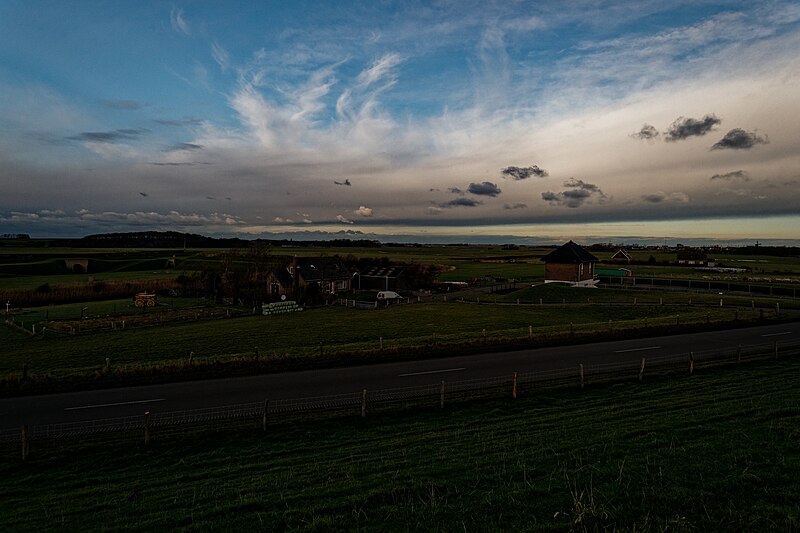 File:Texel - Waddenzeedijk - View NNE on V.O.C. Fortress 'De Schans' 1574, Enlarged in 1811 - In the Back- Hoge Berg.jpg