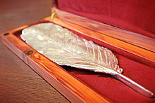 De Neustadt-prijs Feather.jpg