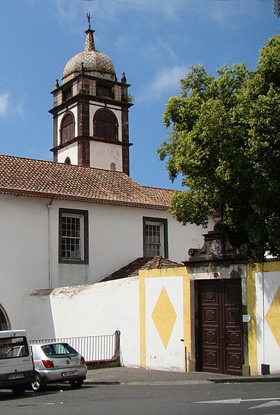 File:Torre da igreja e convento de Santa Clara do Funchal - 2010-06-26 - Image 113016.jpg