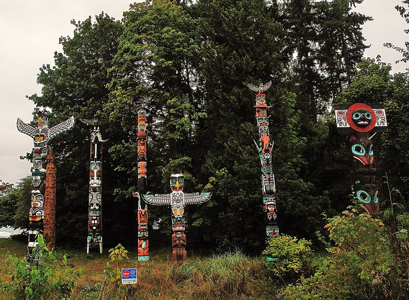 File:Totems (6157380649).jpg