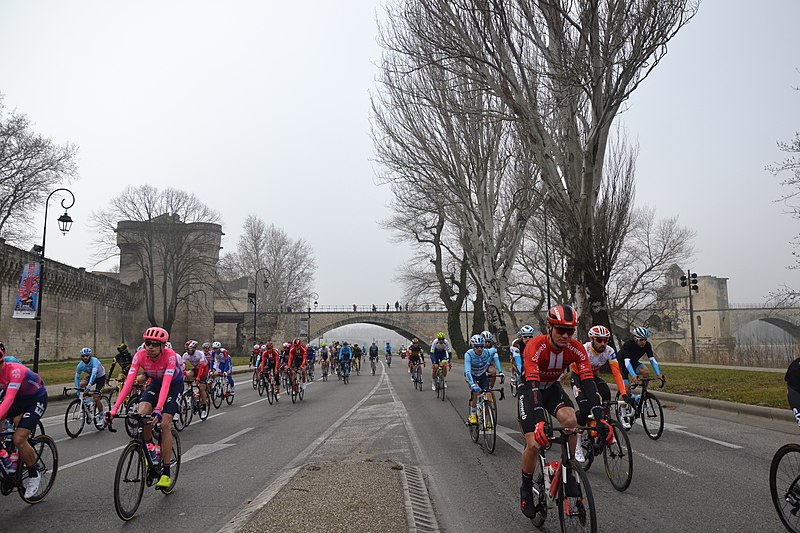 File:Tour La Provence 2019 - Avignon - Peloton 8.jpg