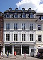 Simeonstraße 17: klassizistische Fassade, wohl um 1819; tonnengewölbter Keller älter