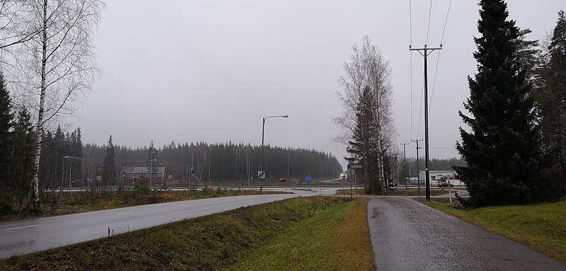 File:Valkealan Jyrääntien risteys.jpg