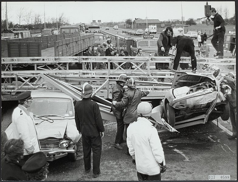 File:Verkeer, ongelukken, Bestanddeelnr 127-0588.jpg