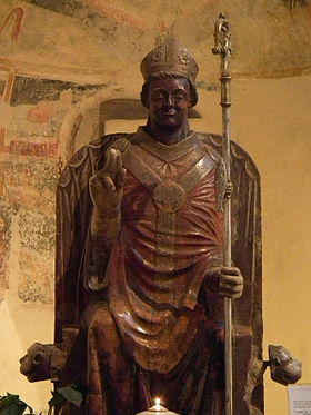 Статуя святого Зенона в базилике Сан-Дзено Маджоре