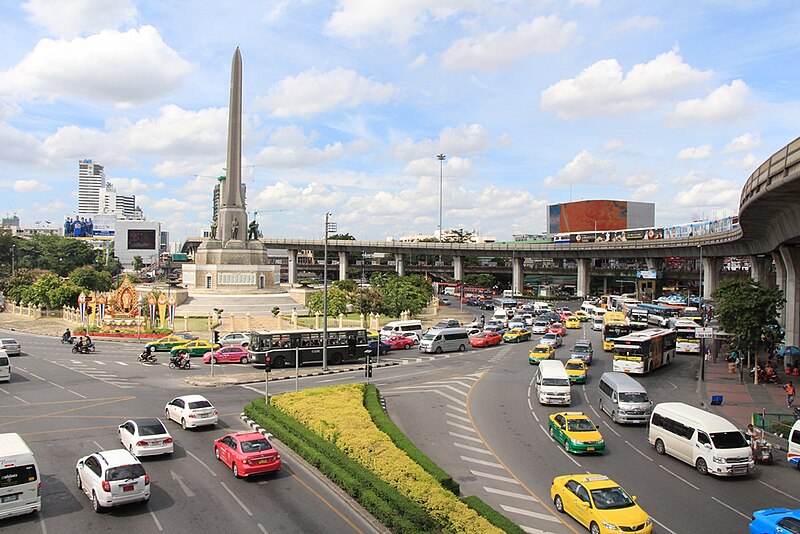 File:VictoryMonumentBKK.JPG