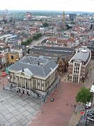 Gezicht op Groningen met stadhuis