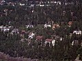 Villabebyggelse foran Bekkelagsterrassen. Furubråtveien. Østfoldbanen helt i front. Flyfoto. - 1962 - Oslo byarkiv - A-20027 Uc 0001 869.jpg