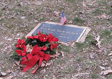 Grave of Wernher von Braun in Ivy Hill Cemetery (Alexandria, Virginia), 2008