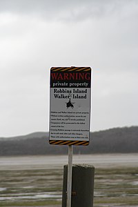 Знак у пролива Роббинс предупреждает, что острова Роббинс и Уокер являются частной собственностью