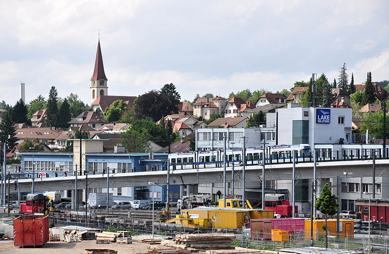 File:Wallisellen - Glatttalbahn - Glattzentrum 2011-06-23 16-55-18 ShiftN.jpg