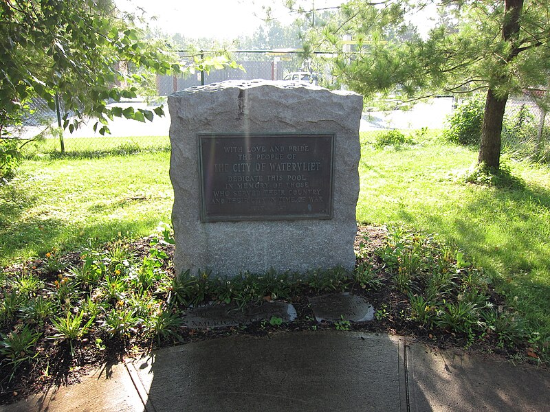 File:Watervliet Veterans memorial 01.jpg