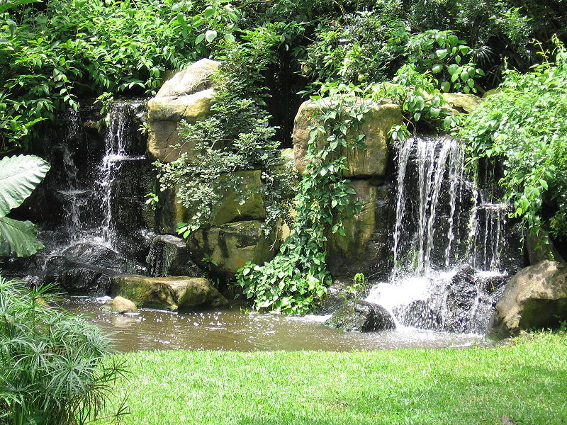 File:Wetlands Waterfalls, Jurong Bird Park, Oct 05.JPG