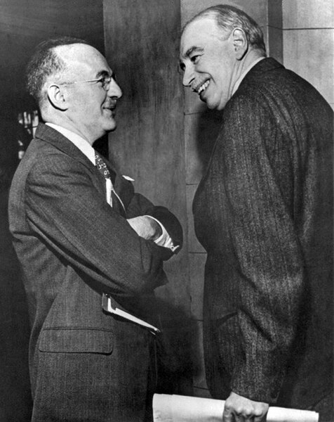 The economists Harry White (left) and John Maynard Keynes at the Bretton Woods Conference