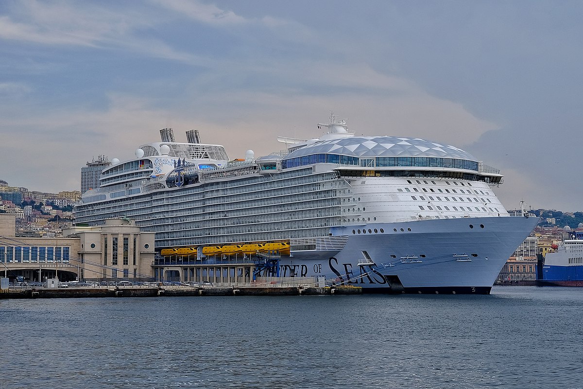 Cruise ship - Wikipedia