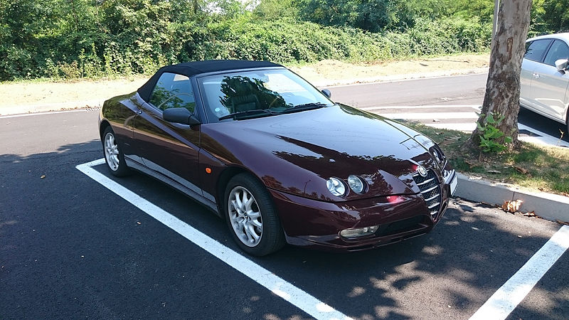 File:"15 - ITALY - Parked automobiles out of Museo Storico Alfa Romeo Milan - in this pics Alfa Romeo Spider bordeaux.JPG