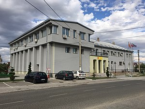 Зградата на општината во поранешниот дом на културата