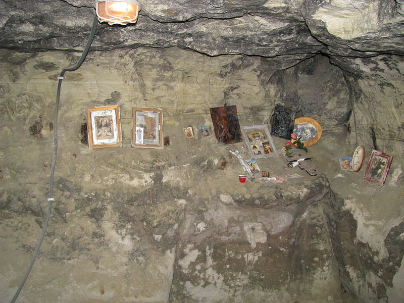File:Келії печерного храму2.jpg