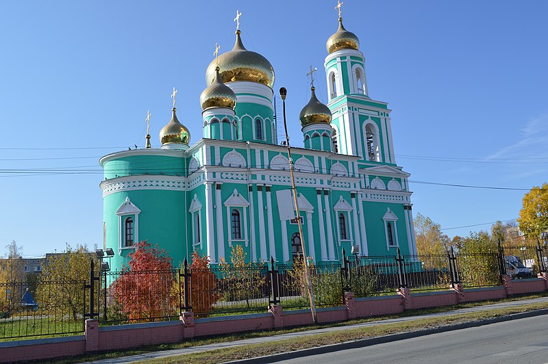 File:Церковь во имя Преподобного Максима Исповедника (вид с ул. Октябрьской), ул. Карпинского, 5, Краснотурьинск.jpg