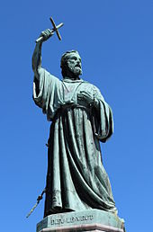 Statue of Peter the Hermit by Gédéon de Forceville [fr], near to the cathedral.