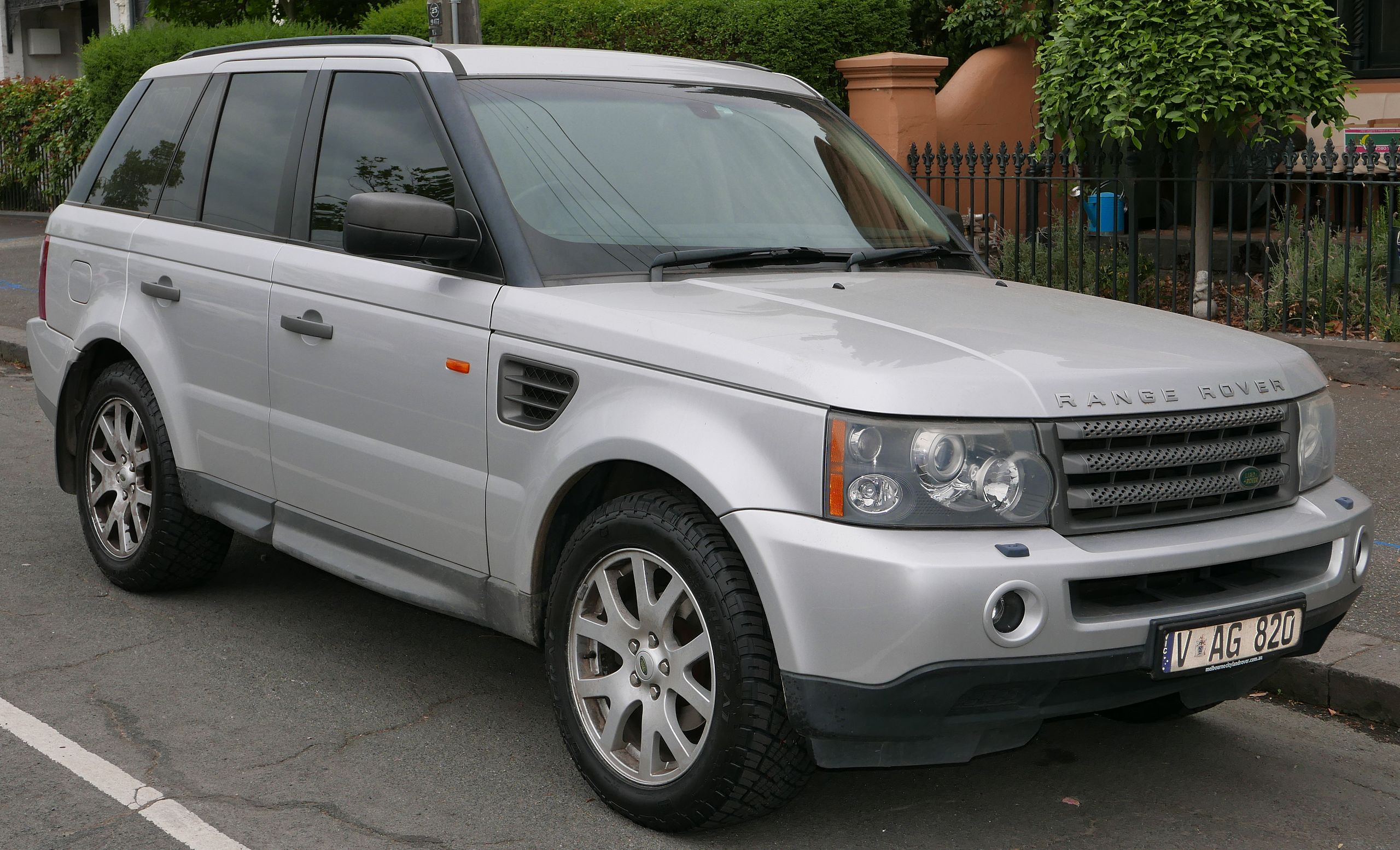 visueel Medicinaal Een bezoek aan grootouders File:2005 Land Rover Range Rover Sport (L320 MY06) TDV6 wagon (2015-12-07)  01.jpg - Wikimedia Commons