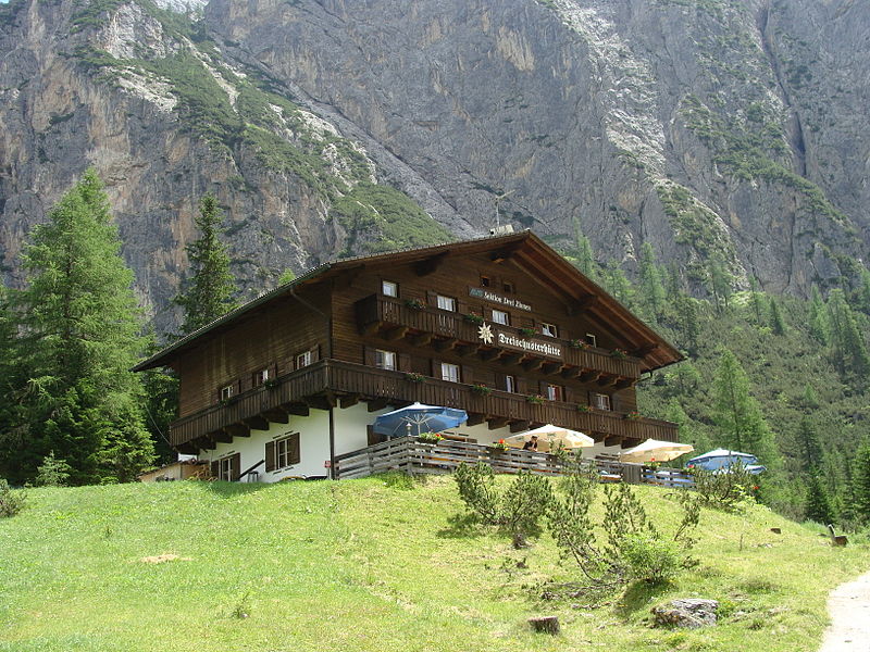 File:2010 Sextener Dolomiten 005 Dreischusterhütte.jpg