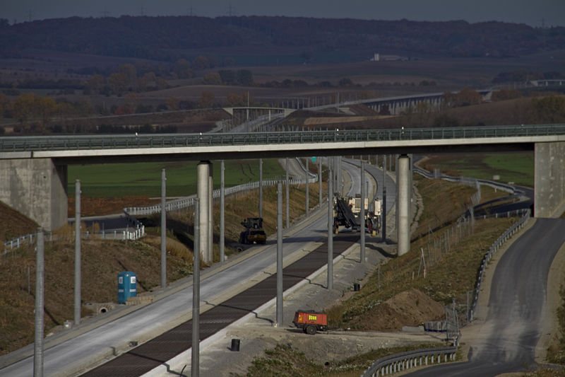 File:20121020 258 Betontragplatte Feste Fahrbahn.jpg