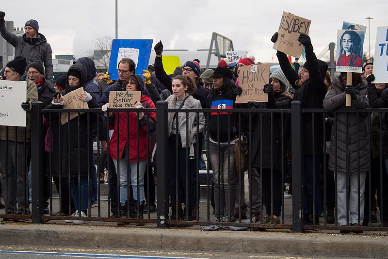 File:2017-01-28 - protest at JFK (81084).jpg