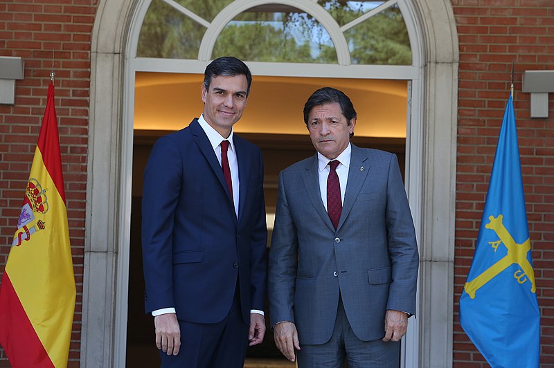 File:2018-07-25, Pedro Sánchez recibe al presidente del Principado de Asturias Javier Fernández 1.jpg