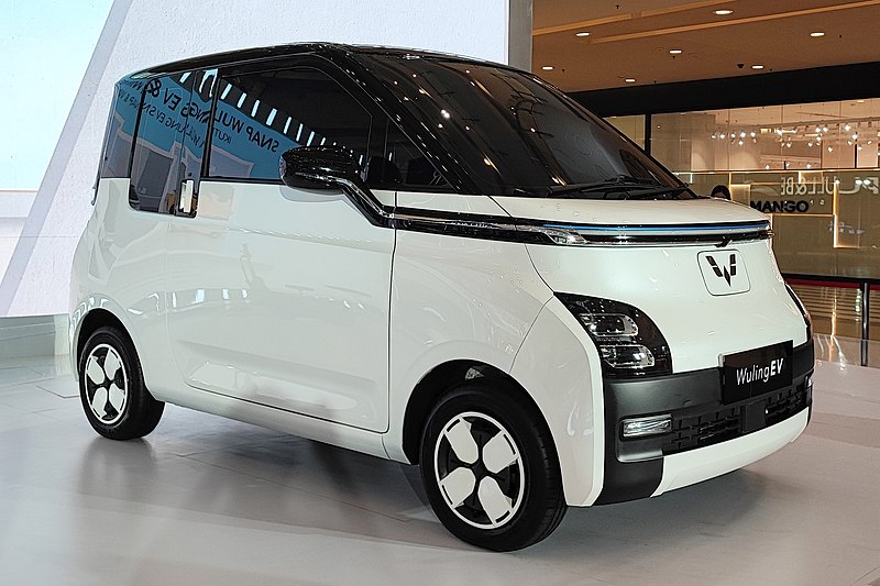 File:2022 Wuling EV (Indonesia) front view 01.jpg