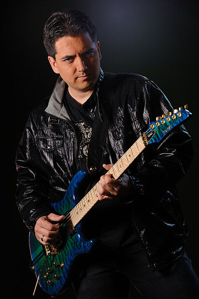 File:4040 guitarist.jpg