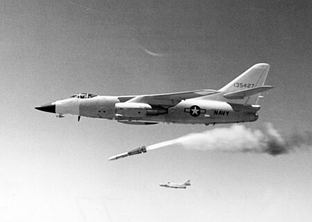 Tập_tin:AIM-54A_first_test_A-3A_NAN11-66.jpg